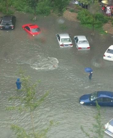 北京 淹水|水漫北京城！暴雨致地鐵站灌水、大街變河道、鐵公路。